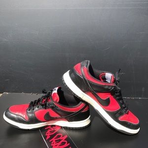 Dunk Low varsity red black 2010